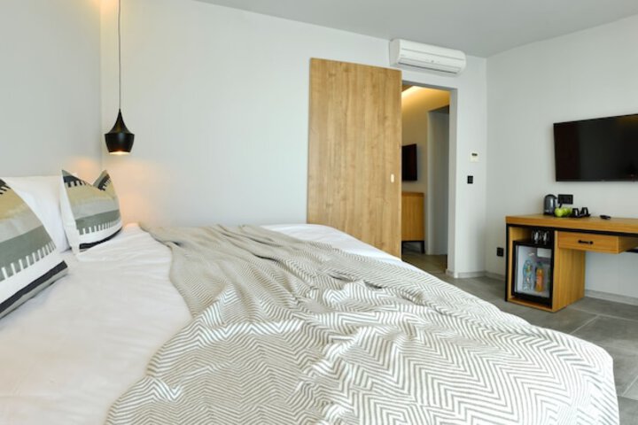 Room 7 of 70
