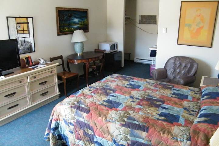 Room 4 of 62