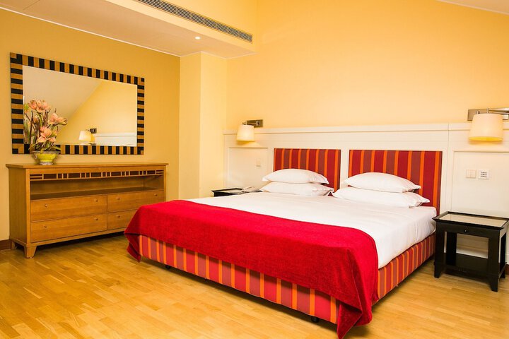 Room 27 of 63