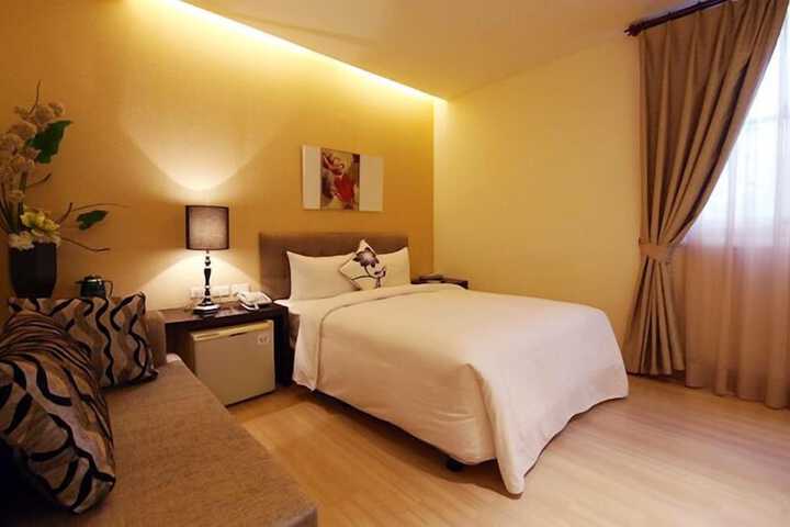 Room 10 of 28