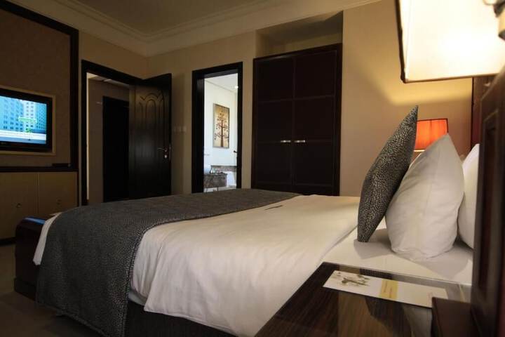 Room 4 of 25