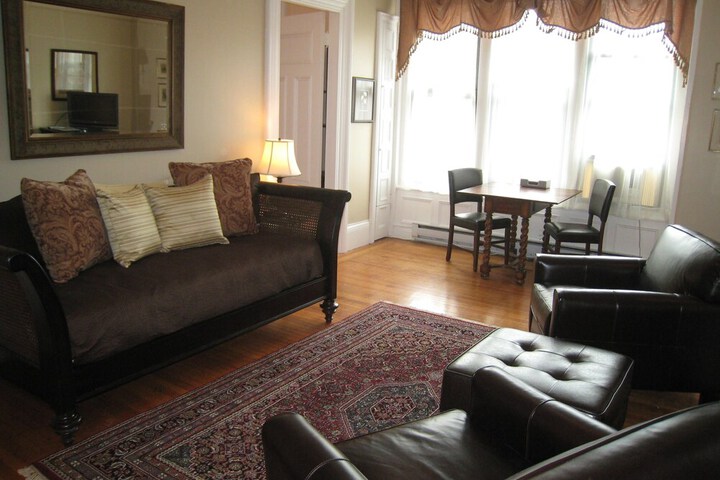 Room 10 of 12
