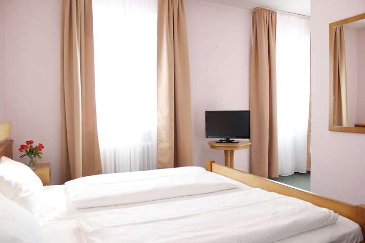Room 3 of 50