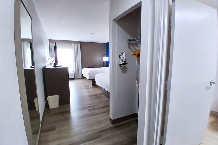Room 50 of 65
