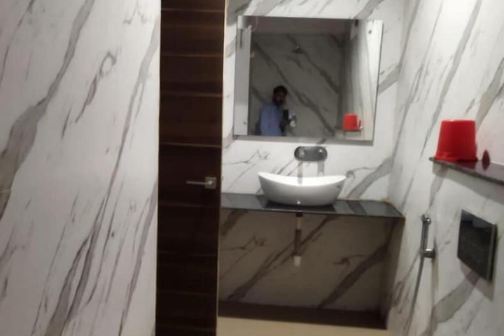 Room 6 of 19
