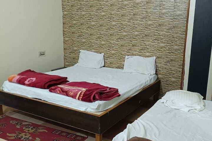 Room 5 of 18