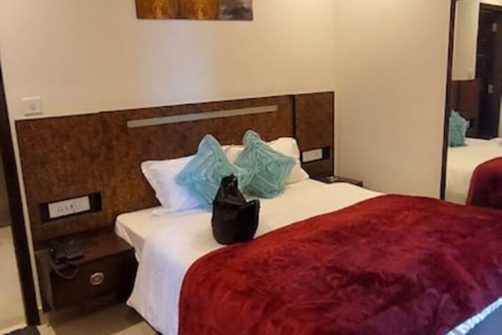 Room 13 of 25