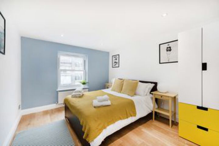 Room 6 of 19