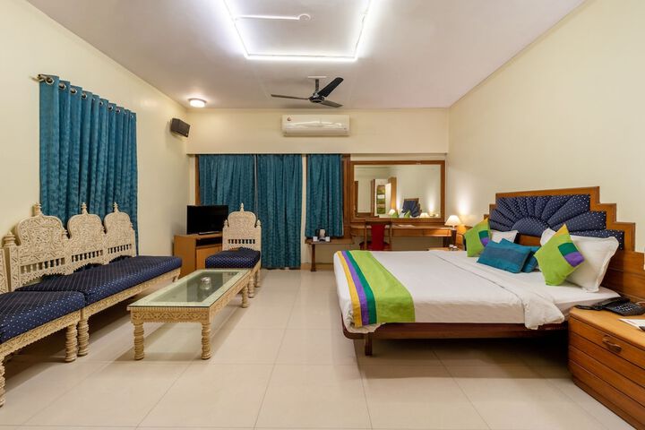 Room 4 of 40