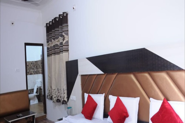 Room 8 of 28