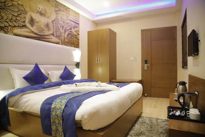 Room 9 of 26