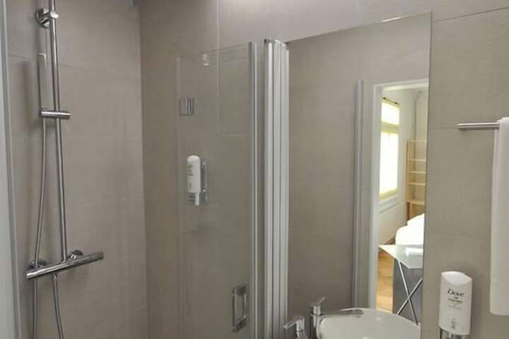 Room 98 of 111