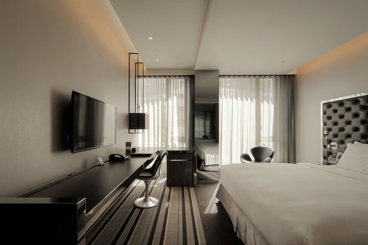 Room 16 of 82