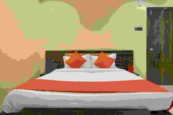 Room 5 of 12