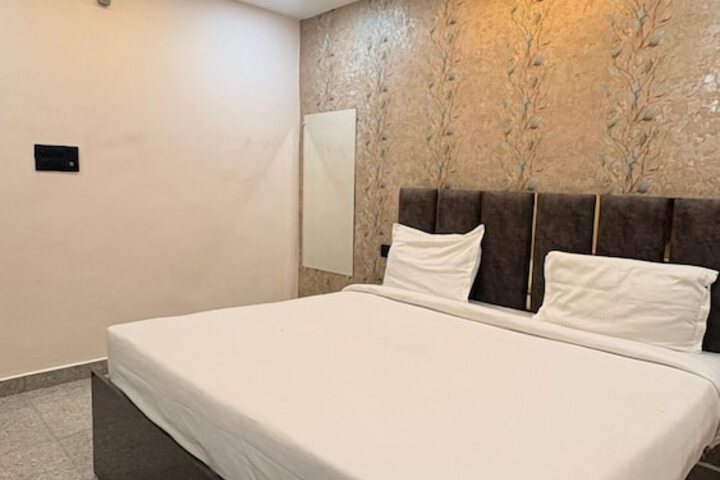 Room 5 of 42