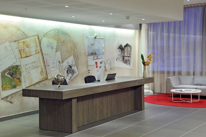 Entrance & Lobby