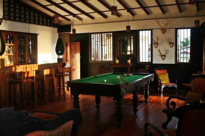 Lounge 19 of 28