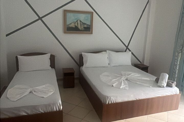 Room 13 of 16