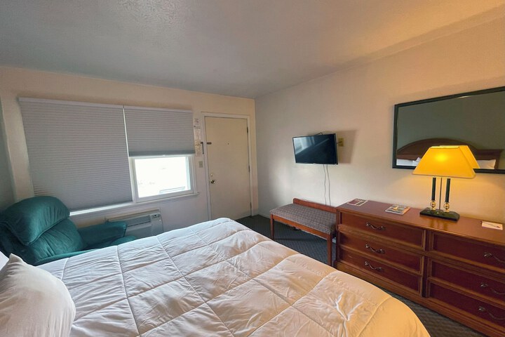 Room 28 of 104