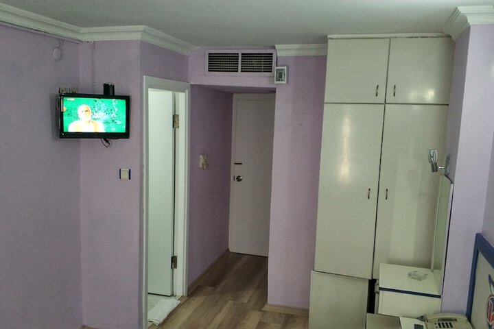 Room 25 of 39