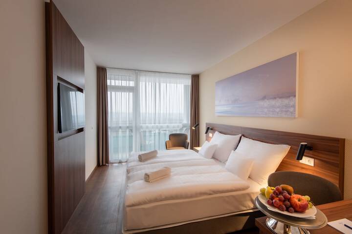 Room 5 of 28