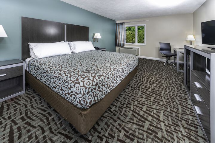 Standard | King Bed (1 of 6)