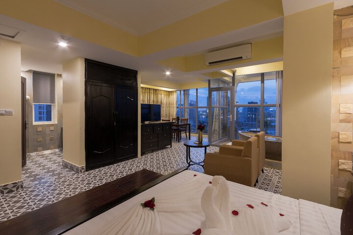 Room 12 of 37
