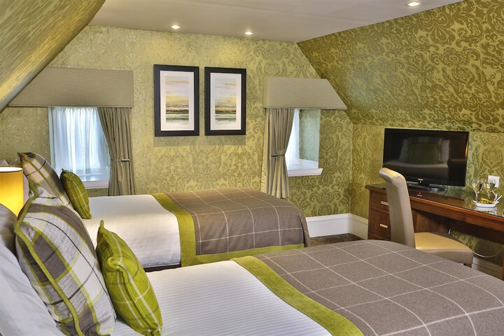 Room 6 of 18