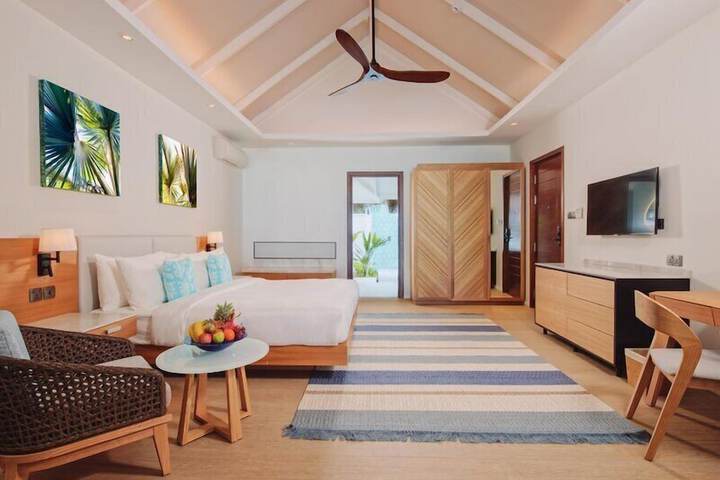 Room 43 of 166