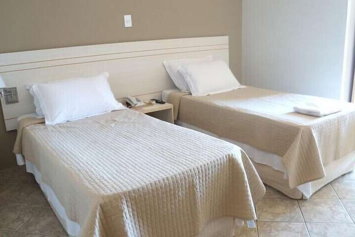 Room 6 of 27