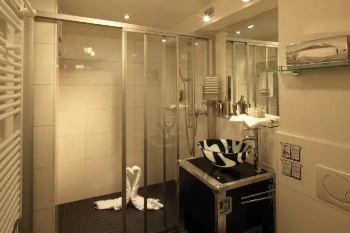 Room 8 of 29