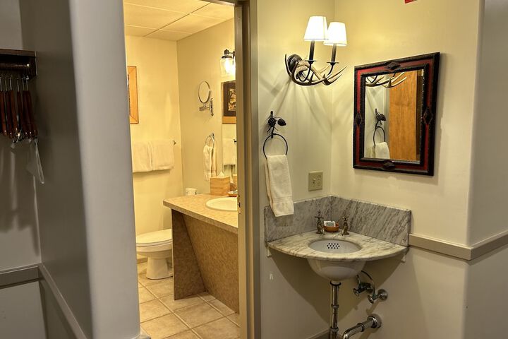 Room 181 of 259