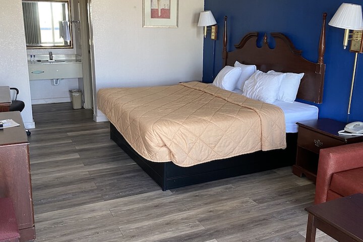Room 8 of 69