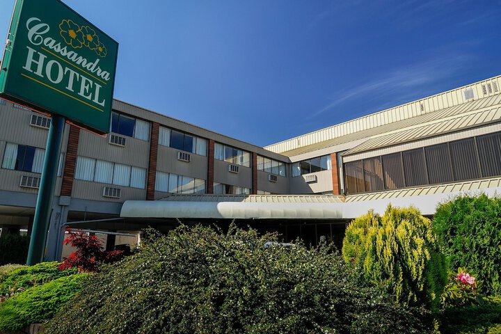 Hotel Exterior 28 of 33