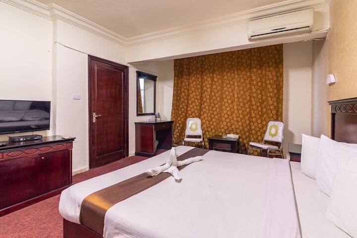 Room 10 of 36