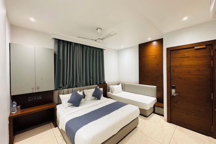 Room 15 of 37