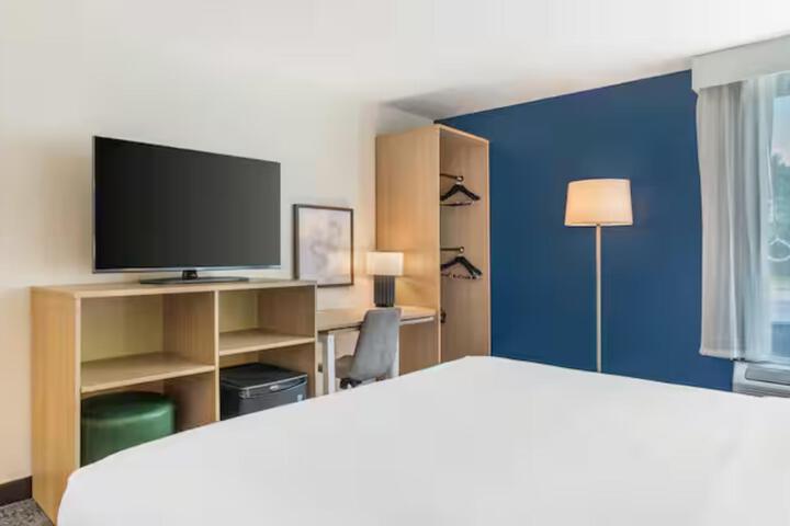 Room 33 of 57