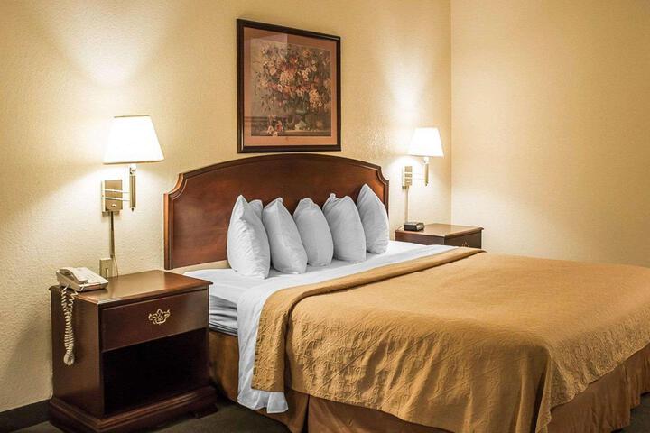 1 King Bed (7 of 11)