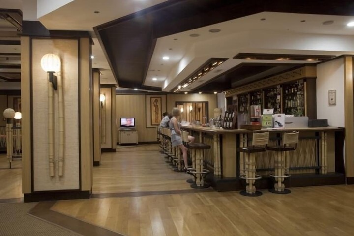 Lounge 52 of 81