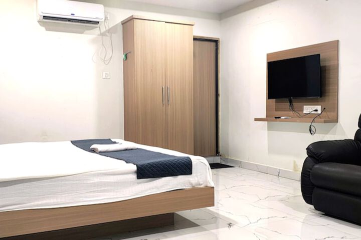 Room 11 of 26