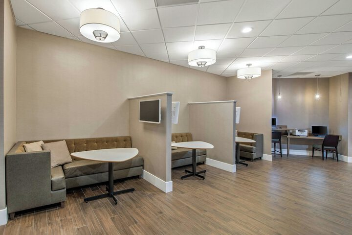 Business Center 77 of 109