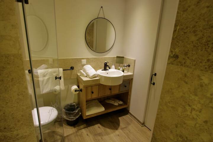 Room 13 of 28