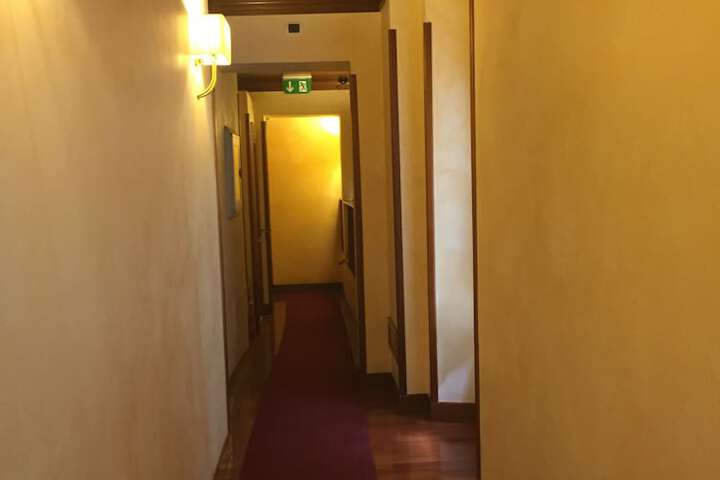 Ballroom/Hall 44 of 48