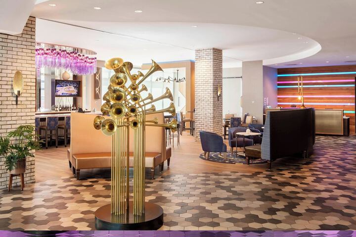 Lobby lounge