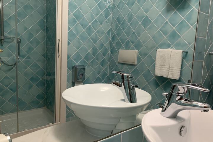 Room 121 of 249