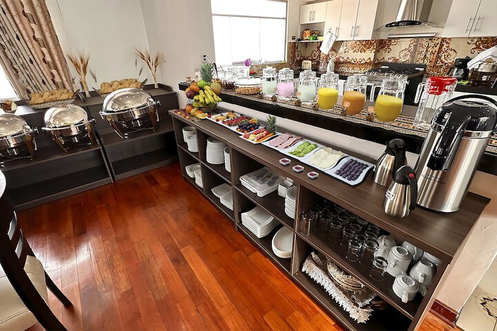 Breakfast/Coffee Service 92 of 98