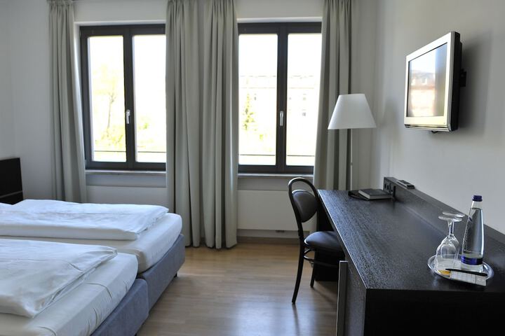 Room 17 of 43