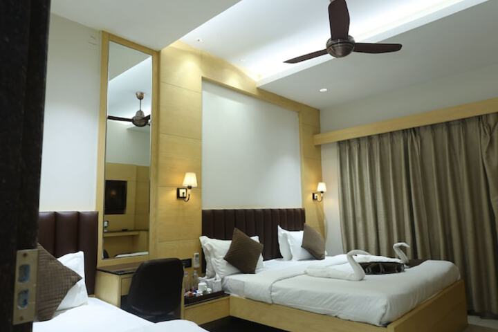 Room 16 of 136