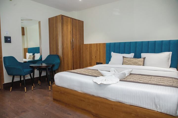 Room 2 of 25