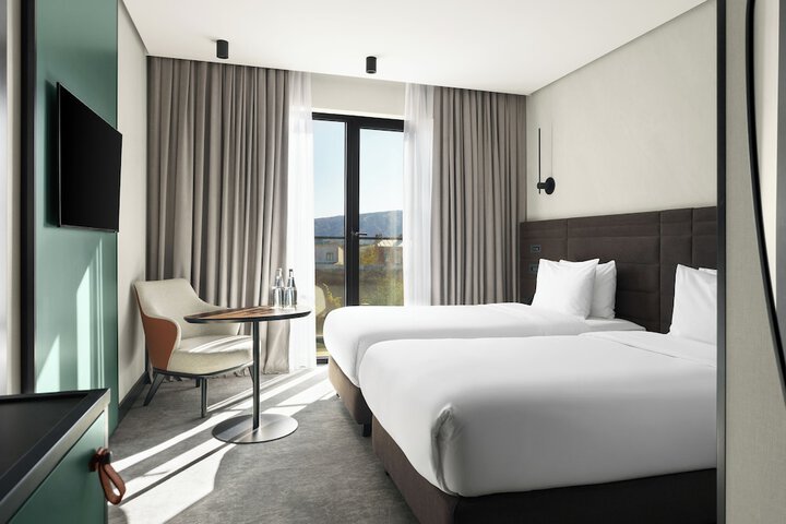 Room 52 of 100
